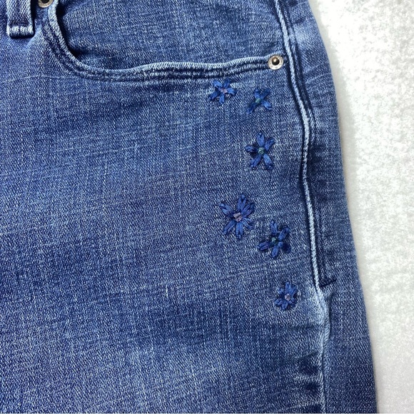 Levi's Jeans Women's W28 Blue Mid Rise Skinny Leg Flower Embroidery Casual Denim - Picture 4 of 16